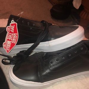 BRAND NEW NEVER WORN LEATHER VANS